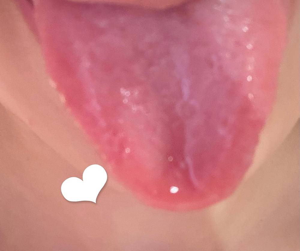 マ